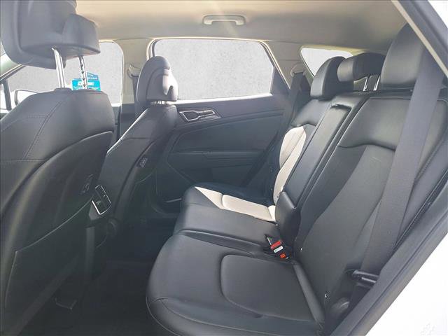 Used 2023 Kia Sportage EX image 15