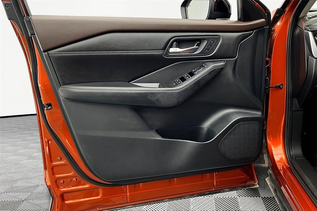 Used 2022 Nissan Rogue SL w/ SL Premium Package image 23