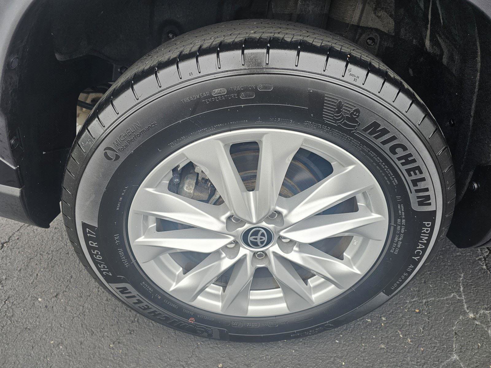 Used 2022 Toyota Corolla Cross LE image 18