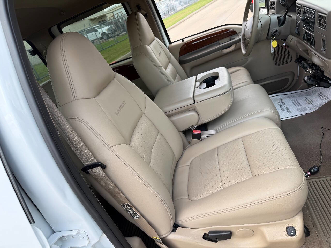 Used 2001 Ford F350 Lariat image 25