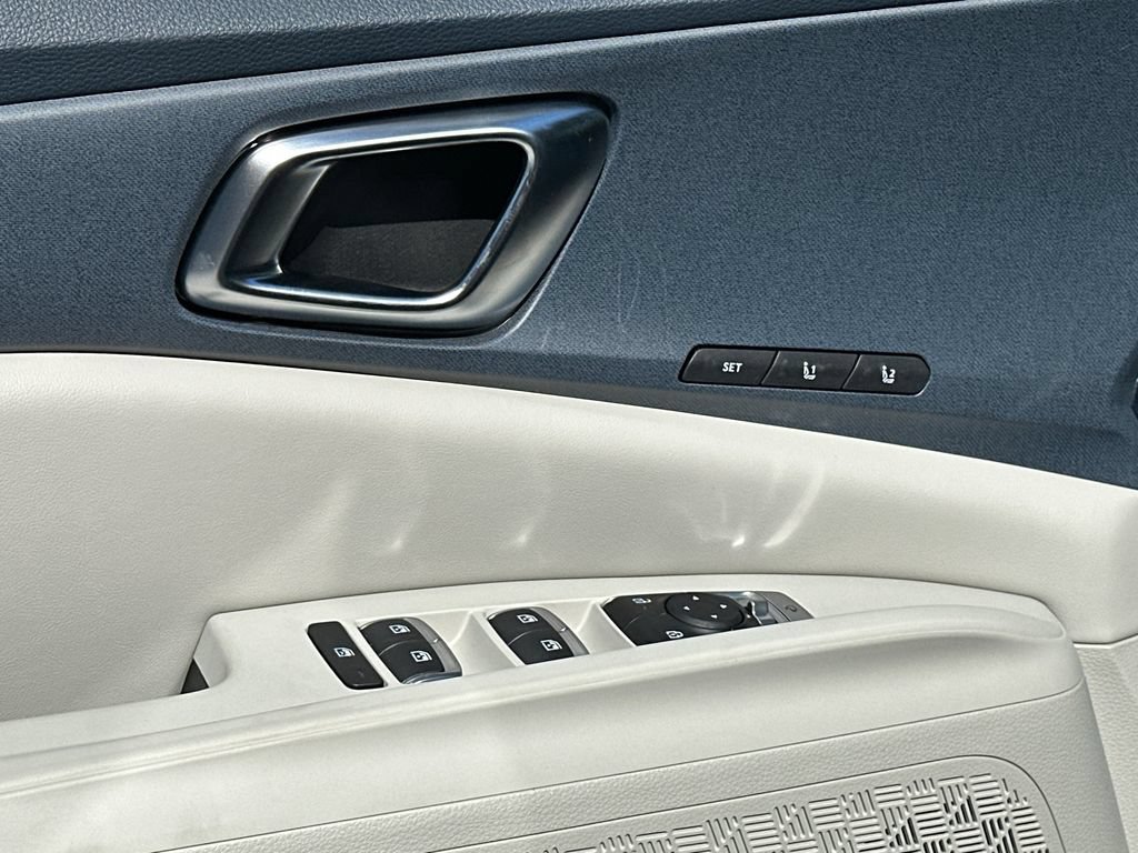 New 2026 Kia Carnival EX FWD image 17