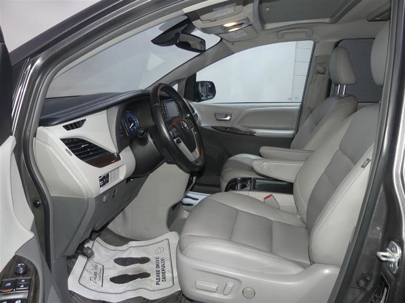 Used 2018 Toyota Sienna XLE Premium w/ Cargo Management Package image 21