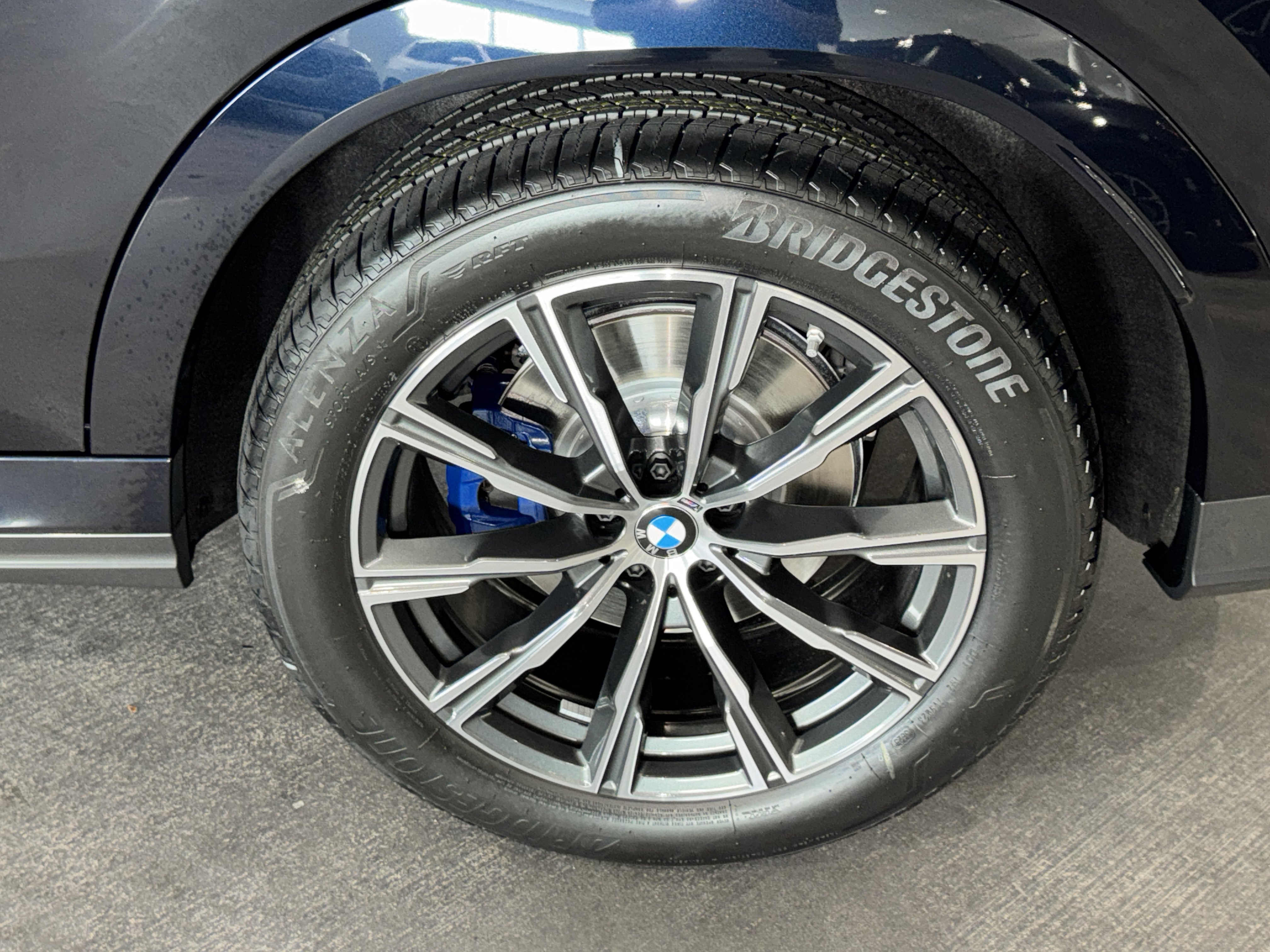 New 2026 BMW X6 xDrive40i w/ Climate Comfort Package image 25