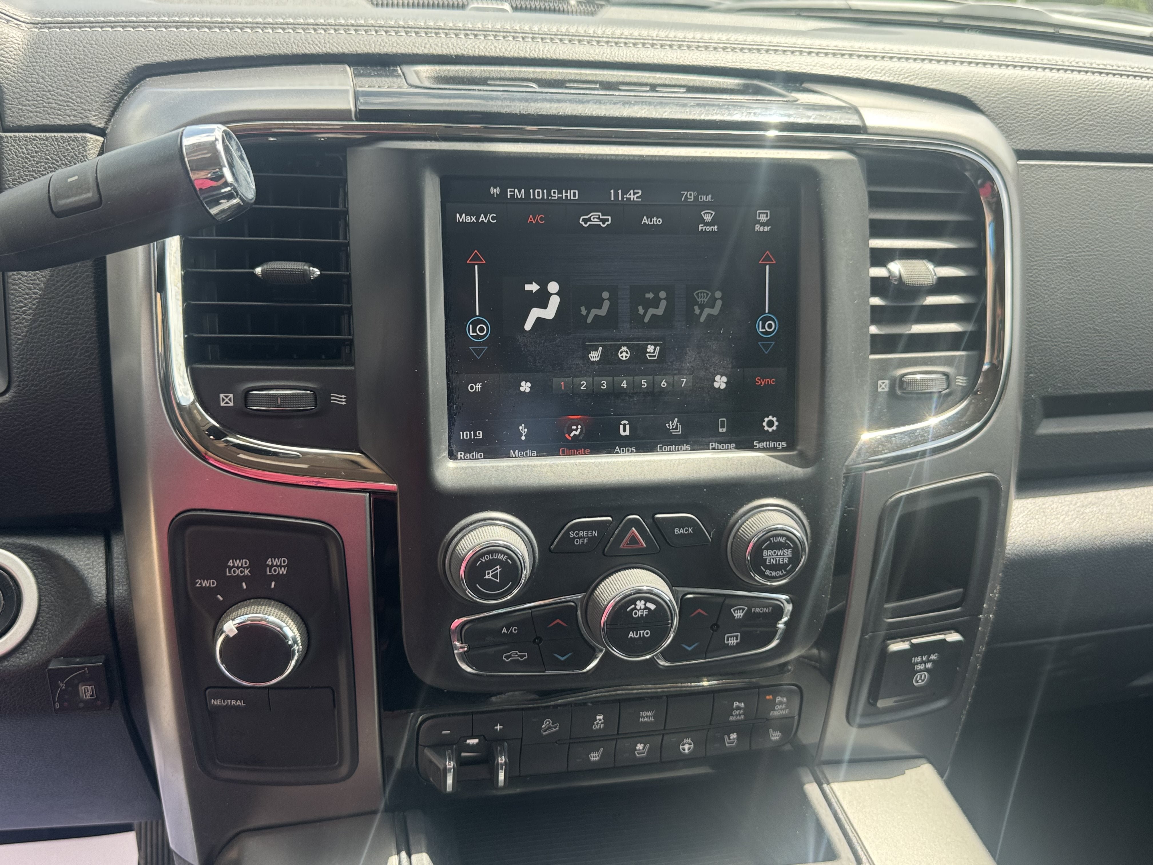 Used 2018 RAM 2500 Laramie w/ Sport Appearance Group AWD/4WD image 24