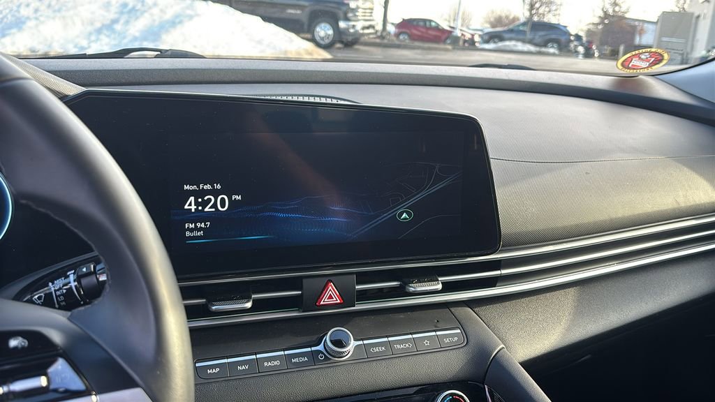 Used 2025 Hyundai Elantra Limited FWD image 19