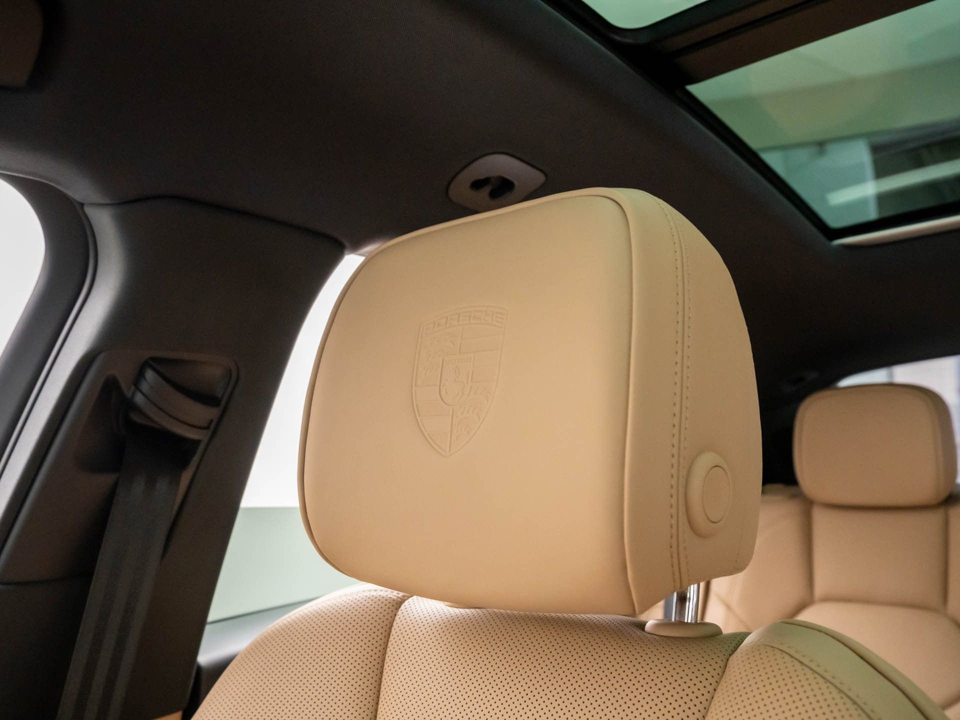 Certified 2026 Porsche Macan AWD/4WD image 24