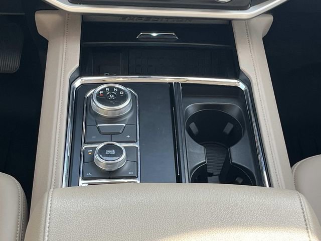 Used 2022 Ford Expedition XLT image 17