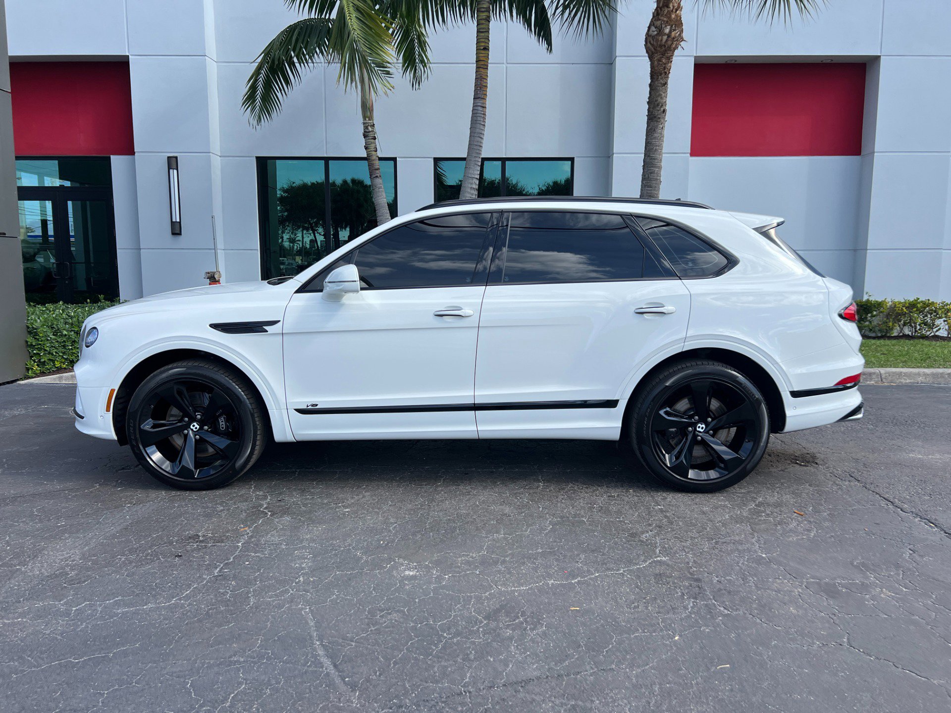 Used 2021 Bentley Bentayga image 3