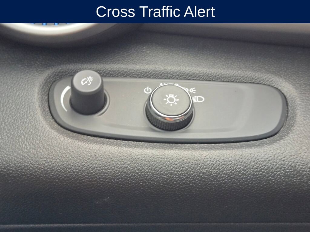 Used 2024 Chevrolet Trax LS w/ LS Convenience Package FWD image 18