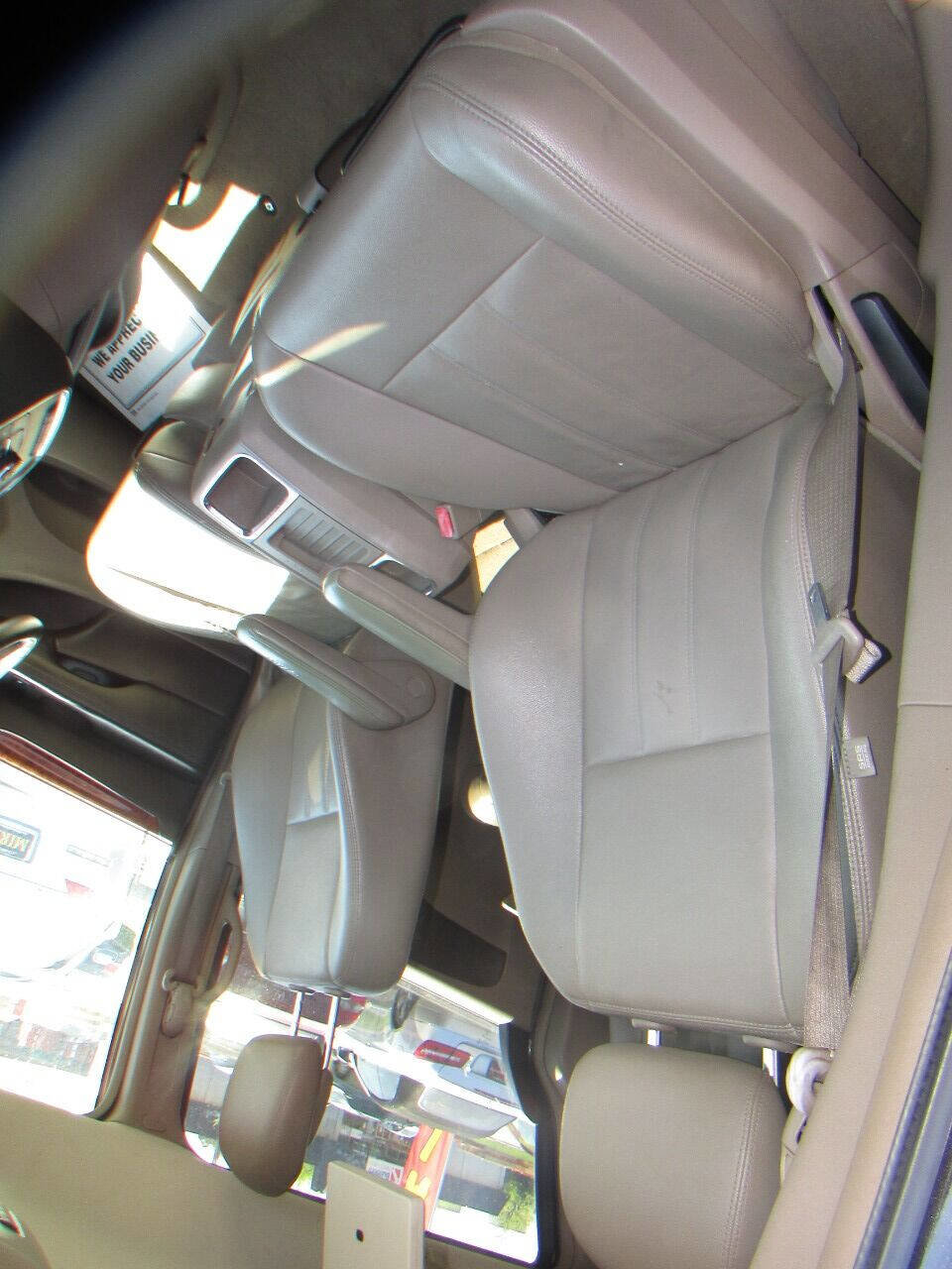 Used 2015 Chrysler Town & Country Touring image 29