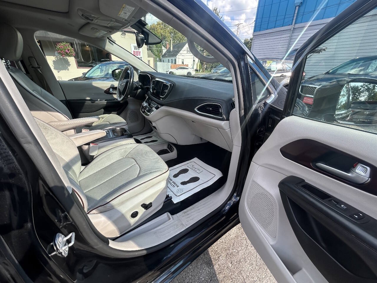 Used 2019 Chrysler Pacifica Limited FWD image 10