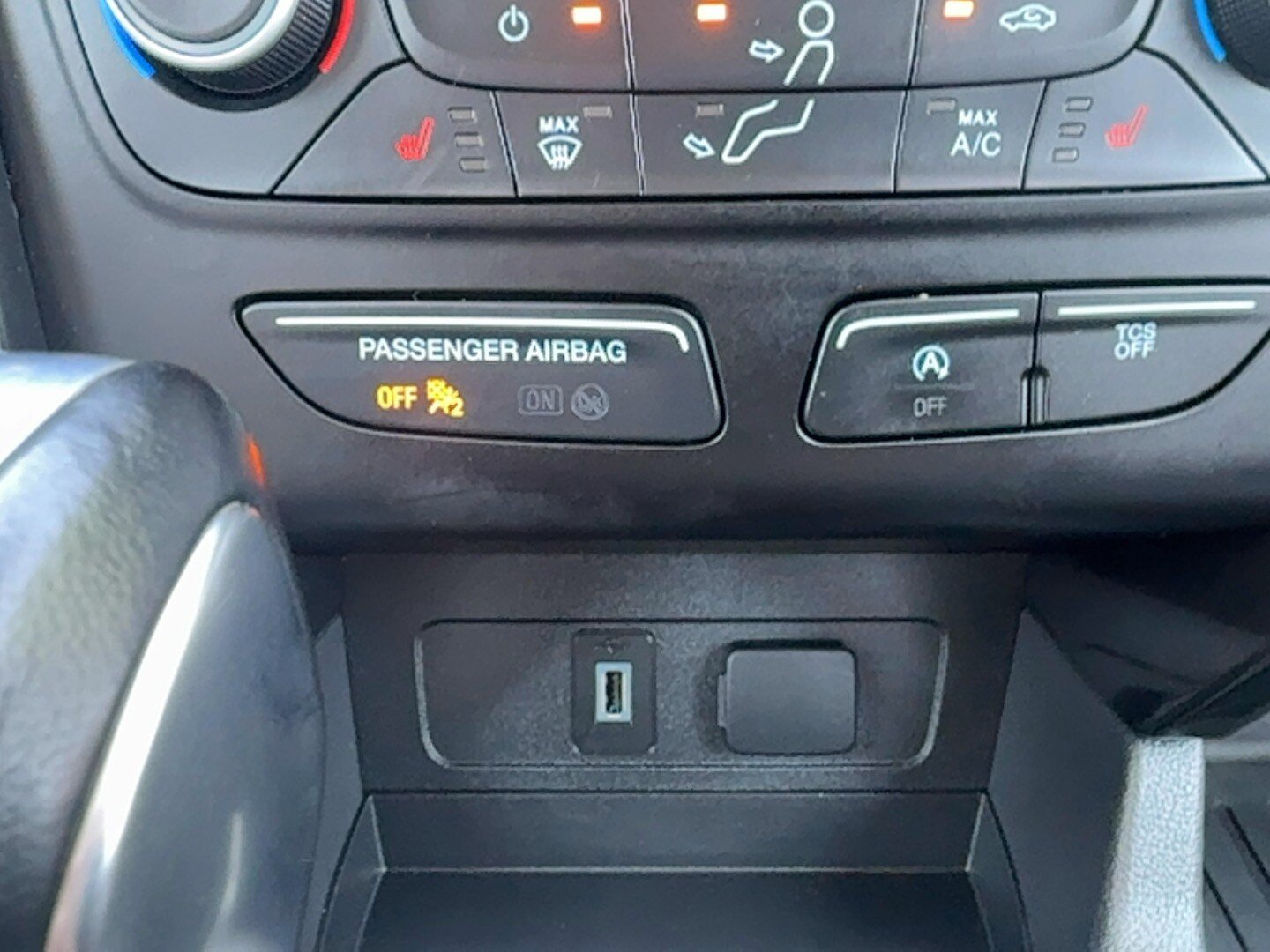 Used 2019 Ford Escape SE w/ SE Sport Appearance Package AWD/4WD image 22