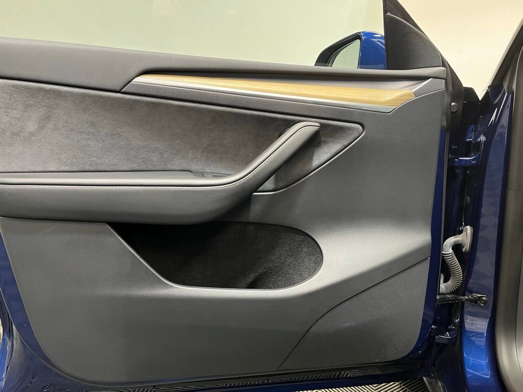 Used 2023 Tesla Model Y AWD image 11