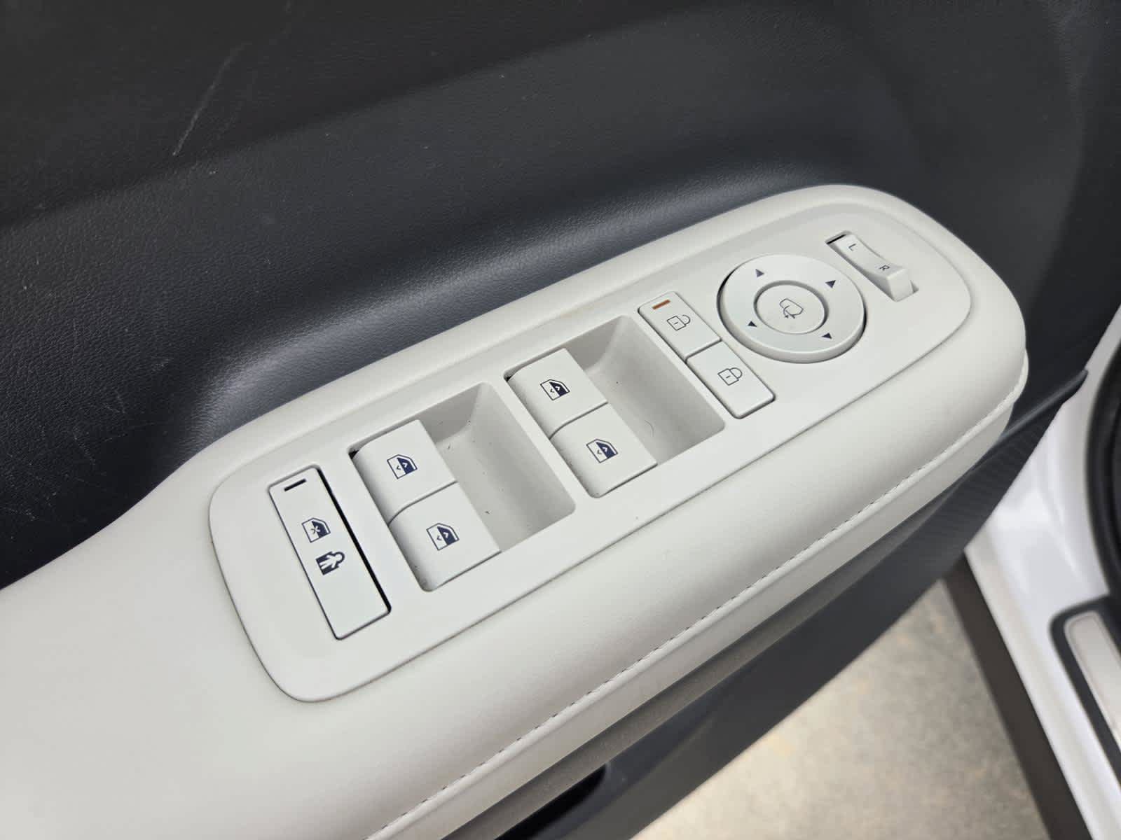 Used 2024 Hyundai Santa Fe Calligraphy FWD image 17