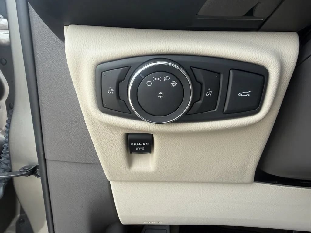 Used 2016 Lincoln MKX Select w/ Select Plus Package FWD image 15