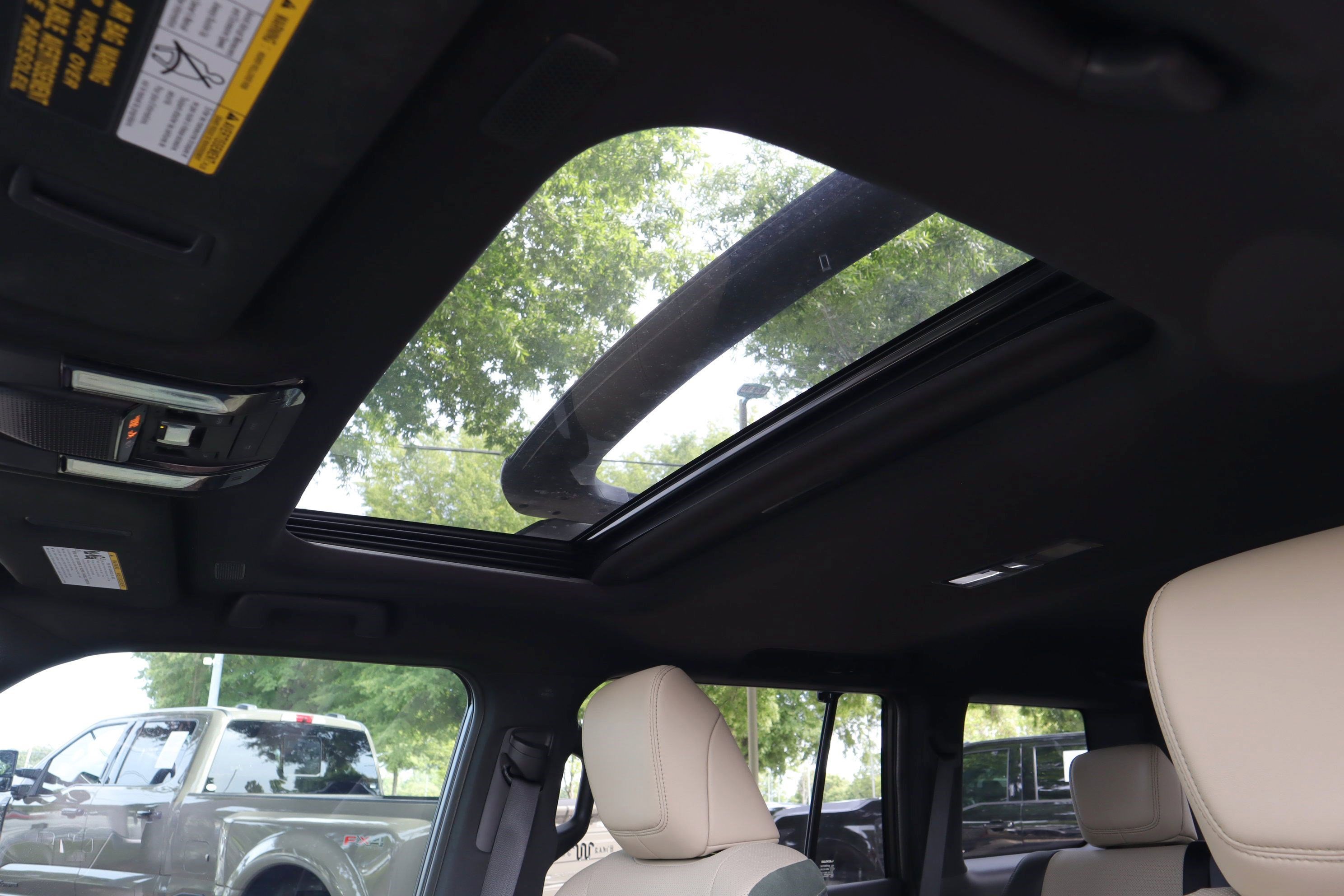 Used 2024 Lexus GX 550 AWD/4WD image 9