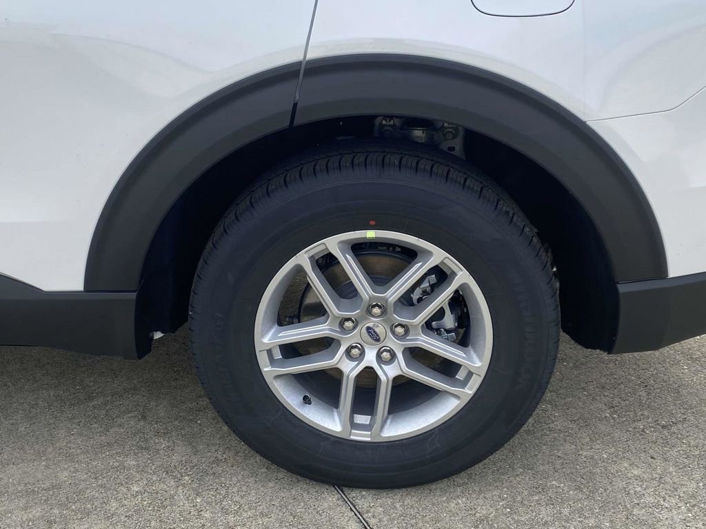 New 2025 Ford Explorer Active w/ Active Comfort Package image 10