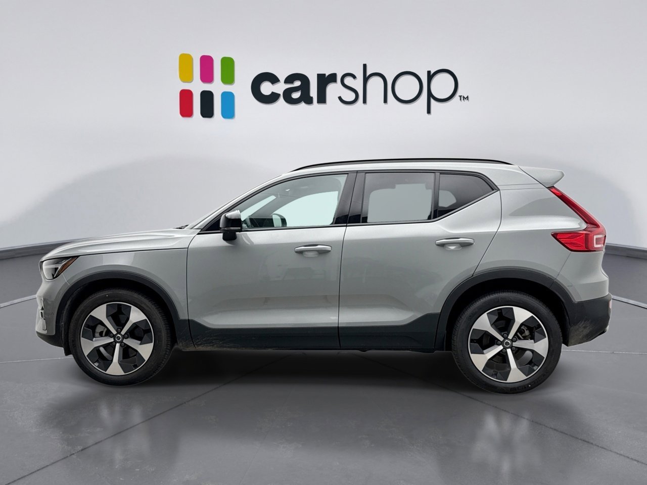 Used 2025 Volvo XC40 B5 Plus AWD/4WD image 2