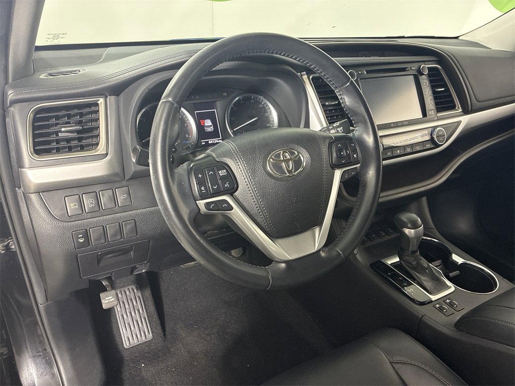 Used 2019 Toyota Highlander XLE image 25