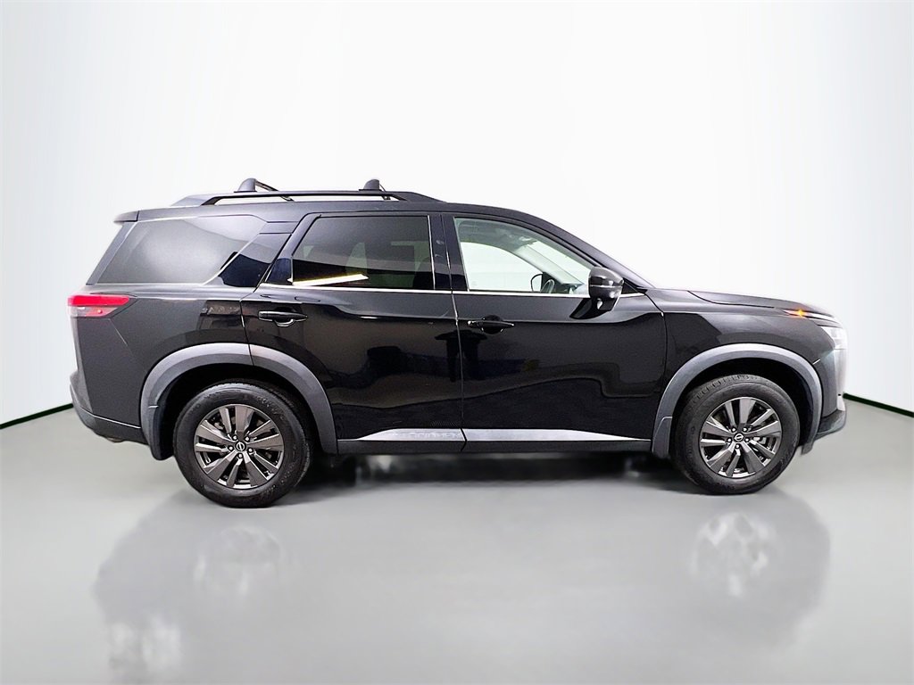 Used 2022 Nissan Pathfinder SV w/ SV Premium Package image 8