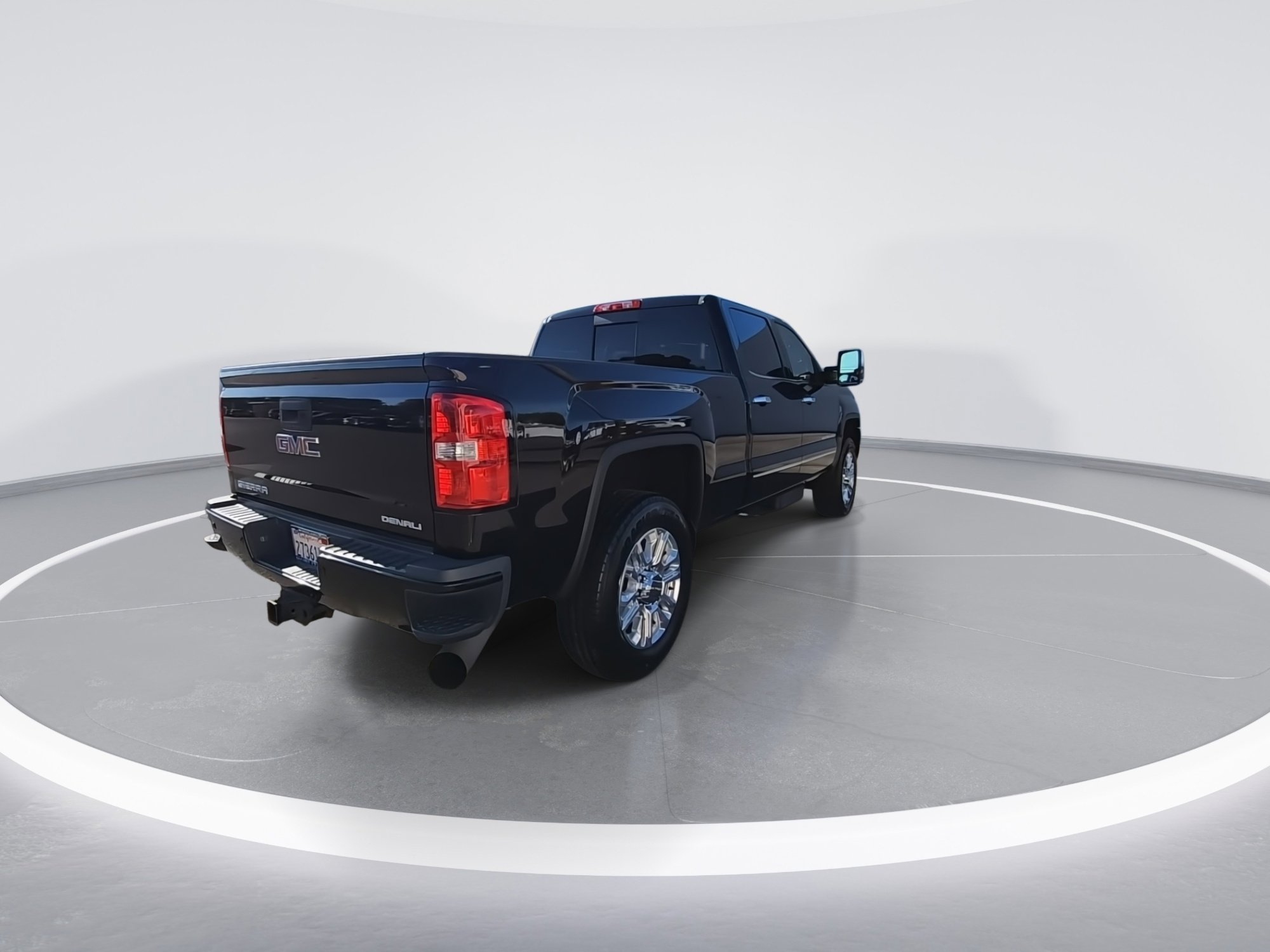 Used 2015 GMC Sierra 2500 Denali w/ Duramax Plus Package AWD/4WD image 5