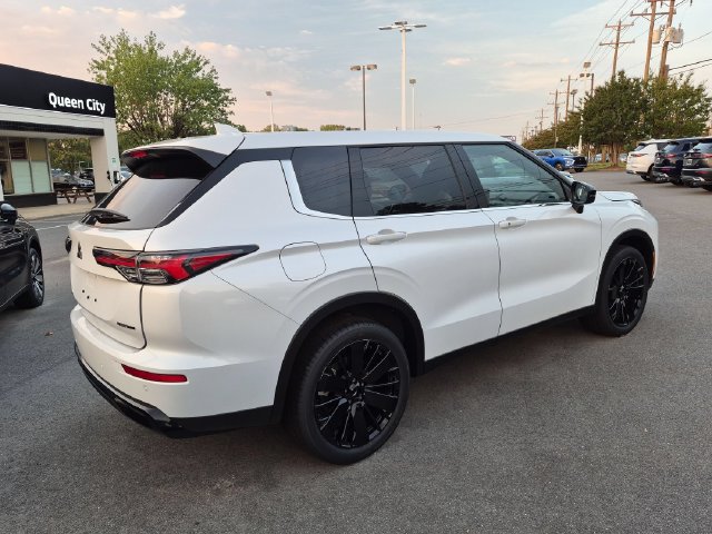 New 2026 Mitsubishi Outlander LE FWD image 3