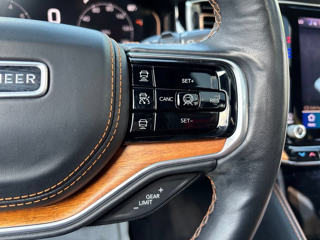 Used 2022 Jeep Grand Wagoneer Series III w/ Rear Seat Video Group 1 AWD/4WD image 37