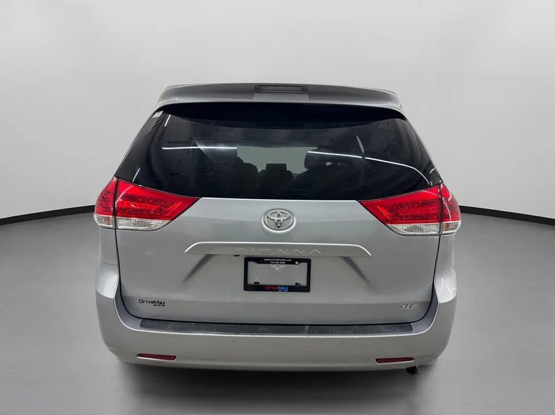 Used 2014 Toyota Sienna XLE image 8
