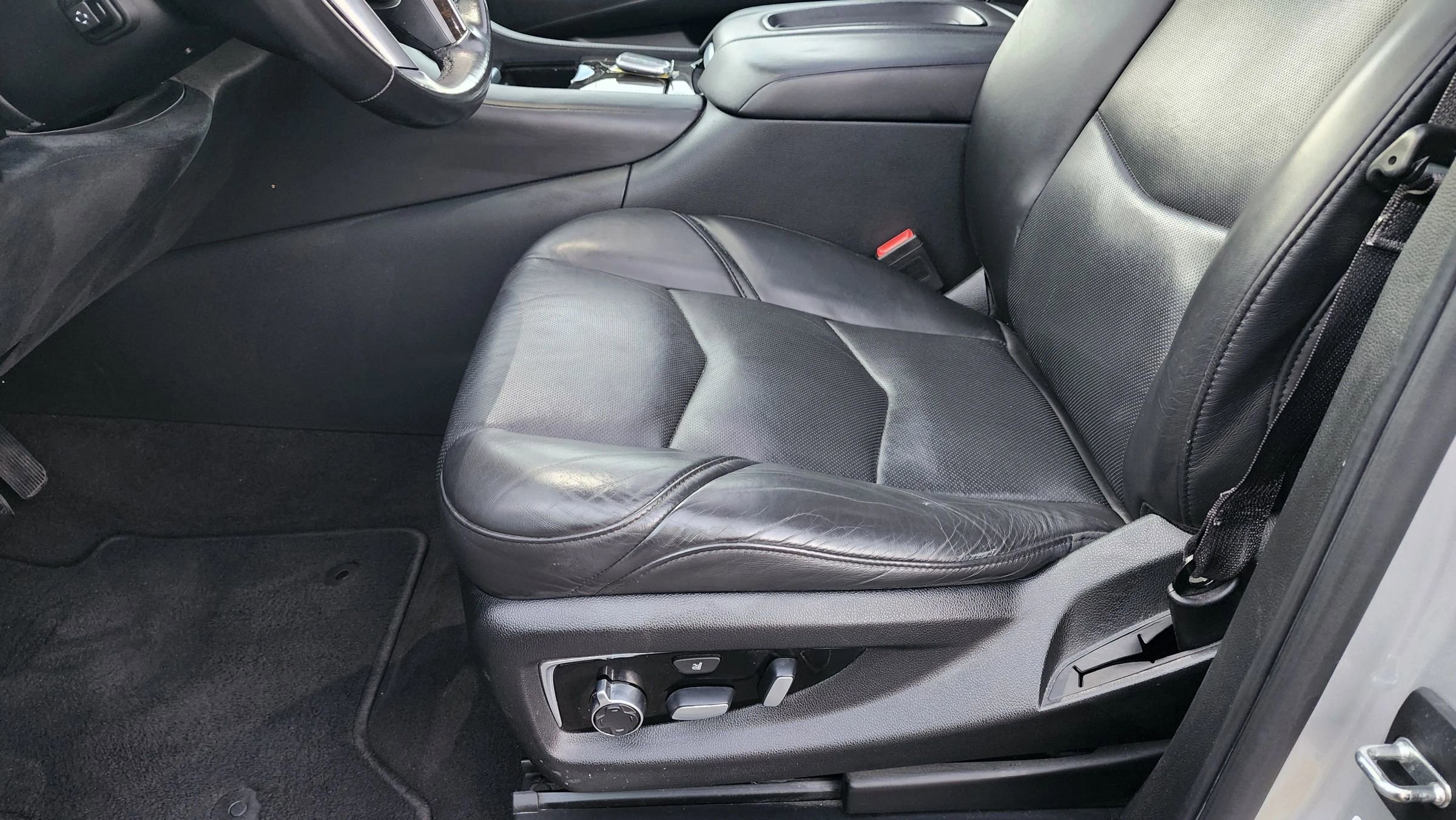 Used 2020 Cadillac Escalade Platinum image 12