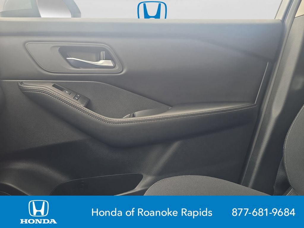 Used 2024 Nissan Rogue SV AWD/4WD image 28