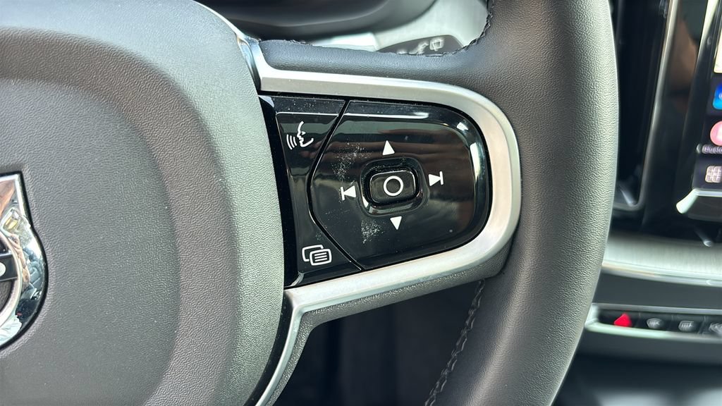 Certified 2025 Volvo XC60 B5 Plus AWD/4WD image 17
