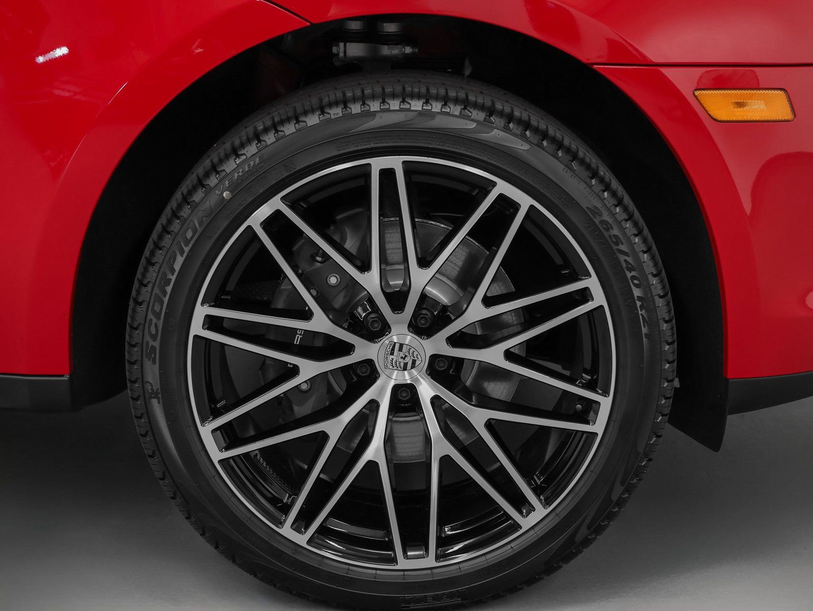 Certified 2025 Porsche Macan image 15