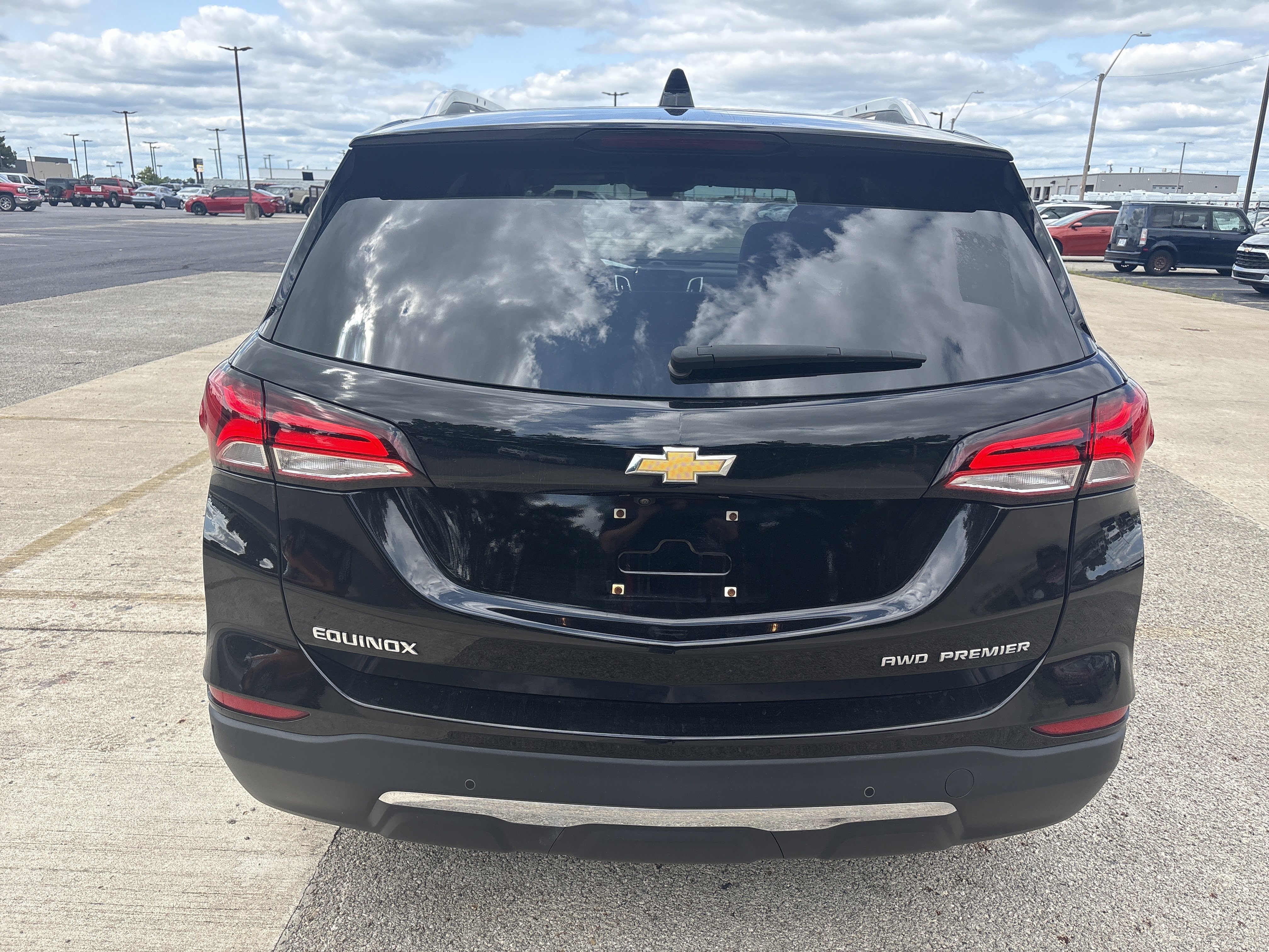 Used 2023 Chevrolet Equinox Premier AWD/4WD image 4