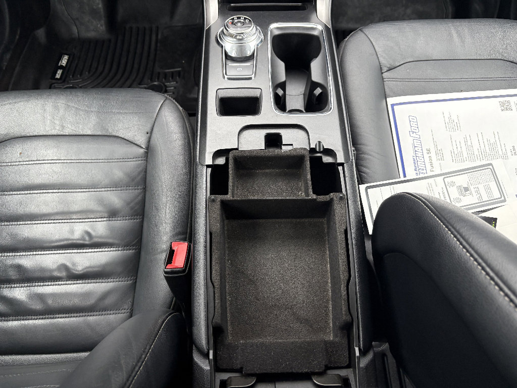 Used 2017 Ford Fusion SE w/ Equipment Group 202A image 24