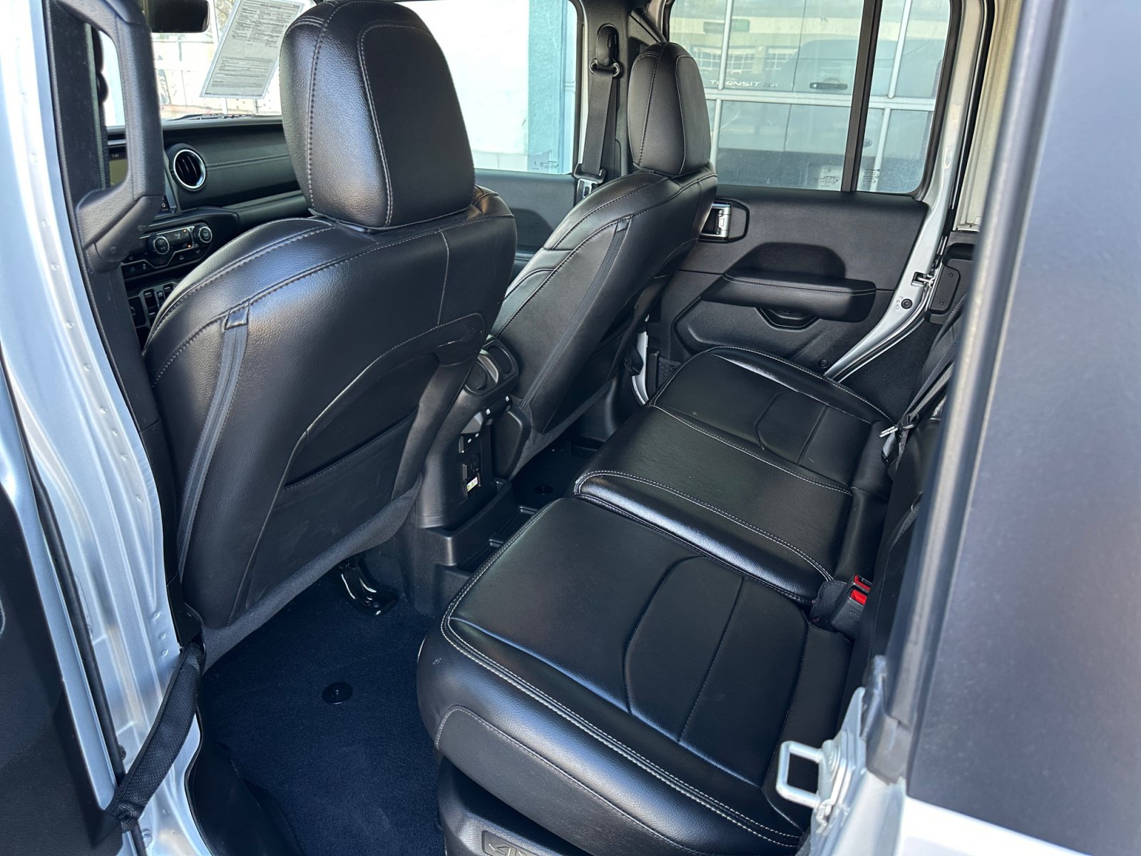 Used 2023 Jeep Wrangler Unlimited Sahara AWD/4WD image 16