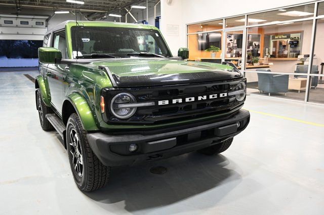 Used 2022 Ford Bronco Outer Banks image 3