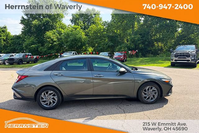 Used 2024 Hyundai Elantra SEL FWD image 25