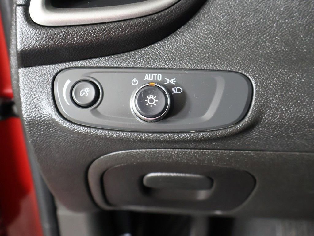 Used 2019 Chevrolet Trax LT w/ LT Convenience Package AWD/4WD image 29