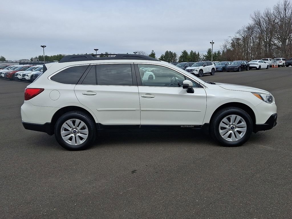 Used 2017 Subaru Outback 2.5i Premium image 7