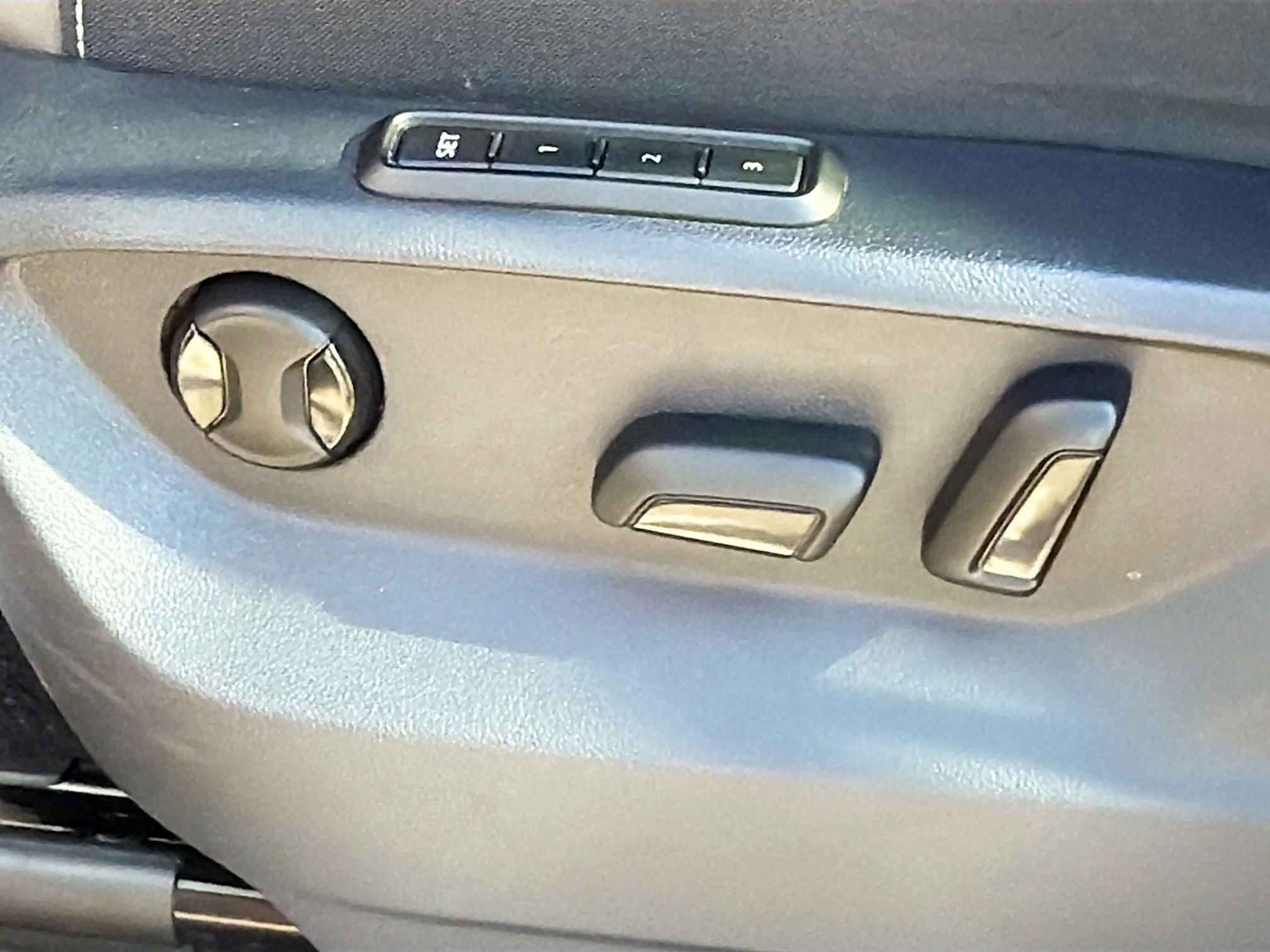 Used 2023 Volkswagen Atlas Cross Sport SEL Premium R-Line image 25