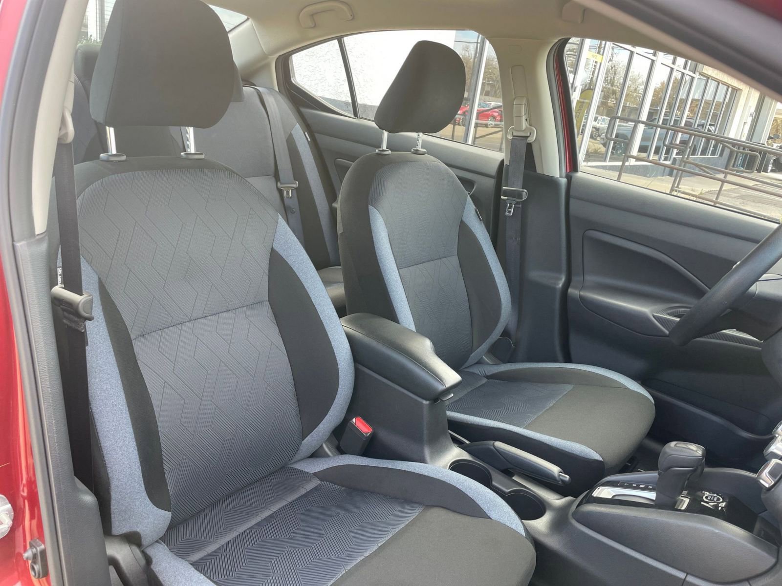 Used 2025 Nissan Versa SV image 34