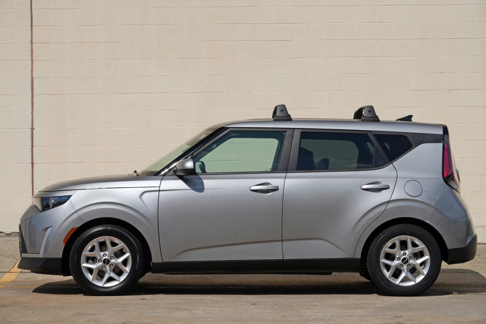 Used 2023 Kia Soul LX w/ LX Technology Package FWD image 8