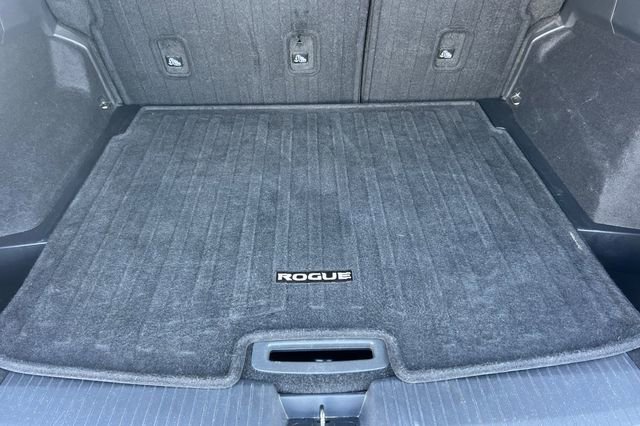 Used 2021 Nissan Rogue SV image 18