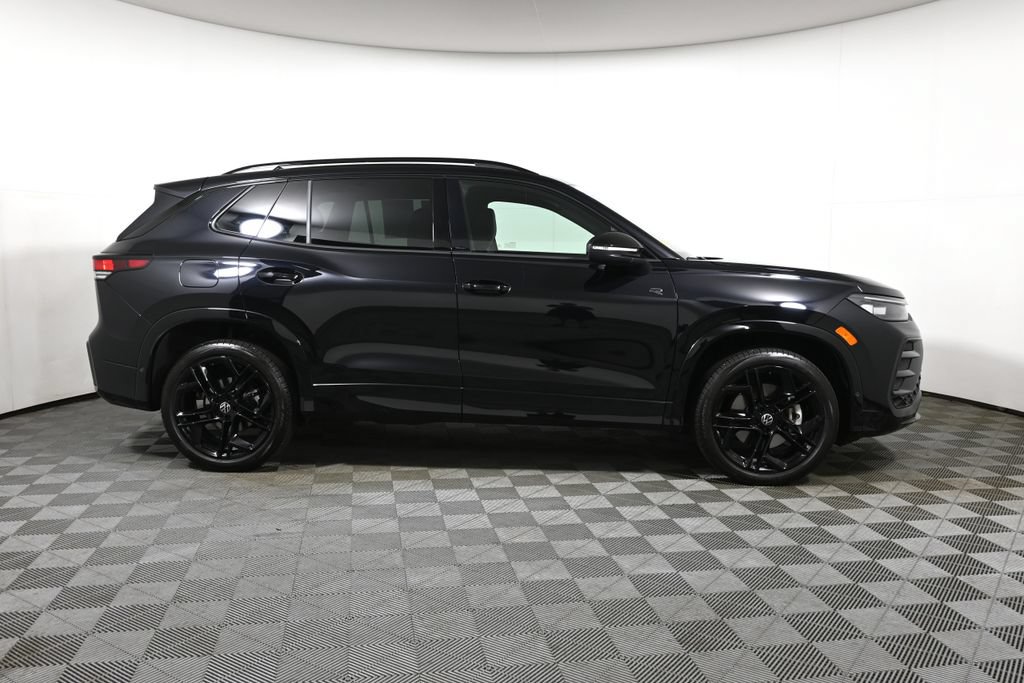 Used 2025 Volkswagen Tiguan SE R-Line AWD/4WD image 8