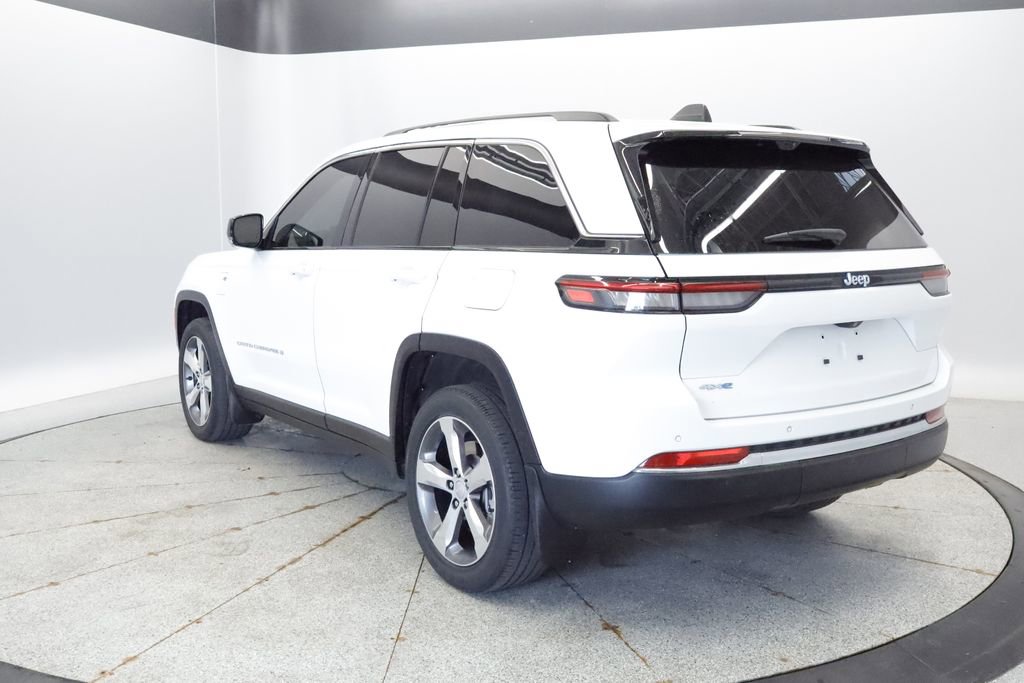 Used 2022 Jeep Grand Cherokee Limited 4xe w/ Luxury Tech Group II AWD/4WD image 3