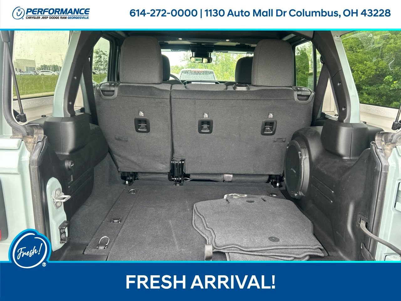 Used 2024 Jeep Wrangler Unlimited Sahara w/ Technology Group AWD/4WD image 14
