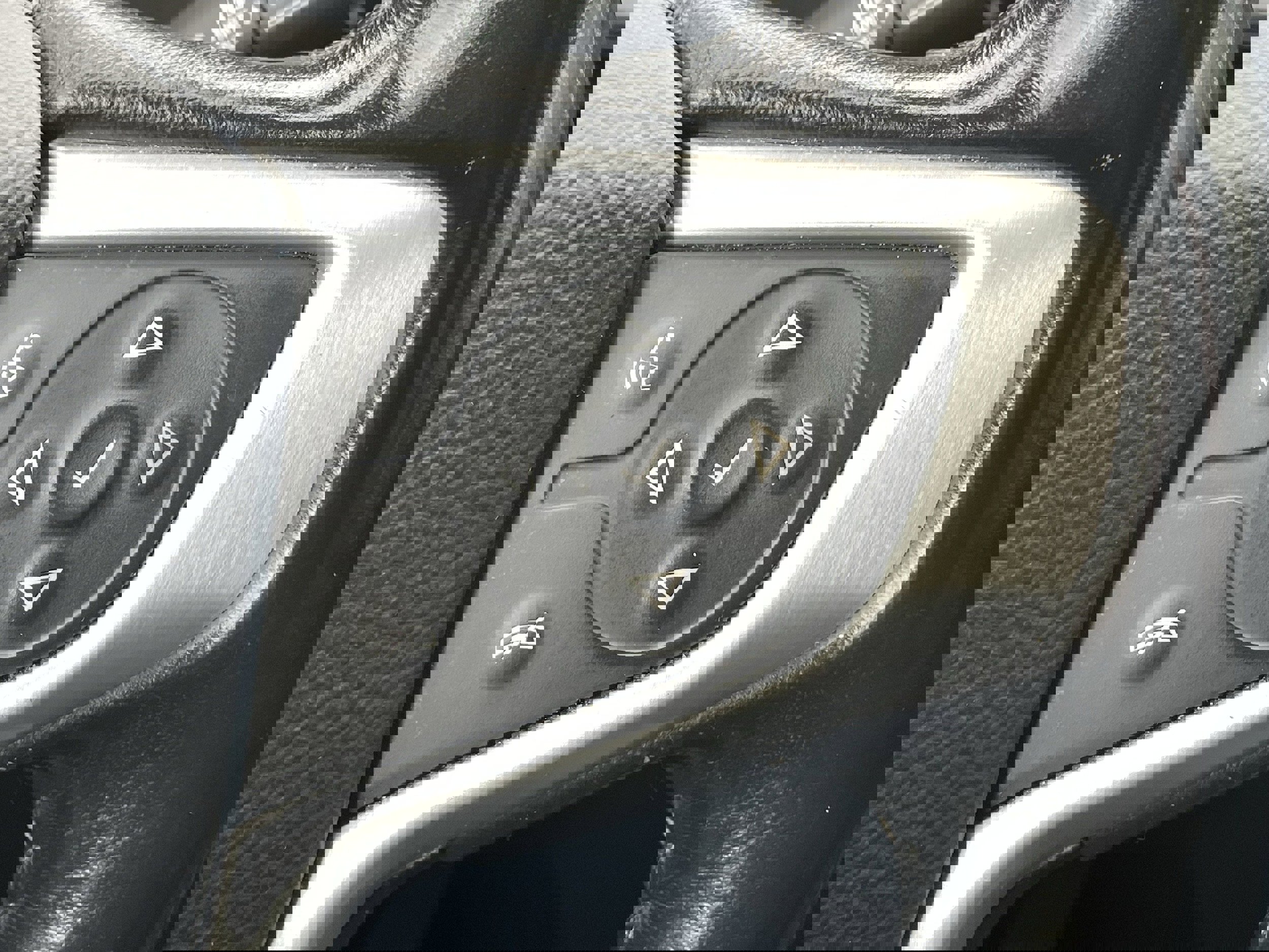 Used 2019 GMC Acadia SLE image 16