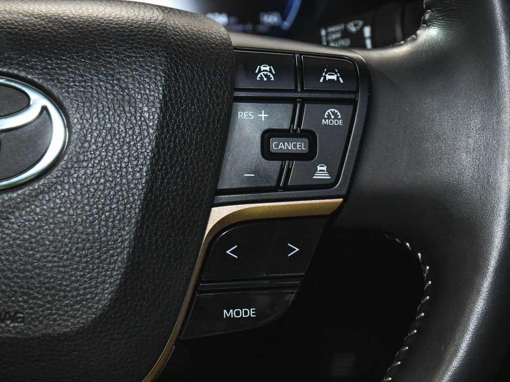 Used 2024 Toyota Crown AWD/4WD image 35