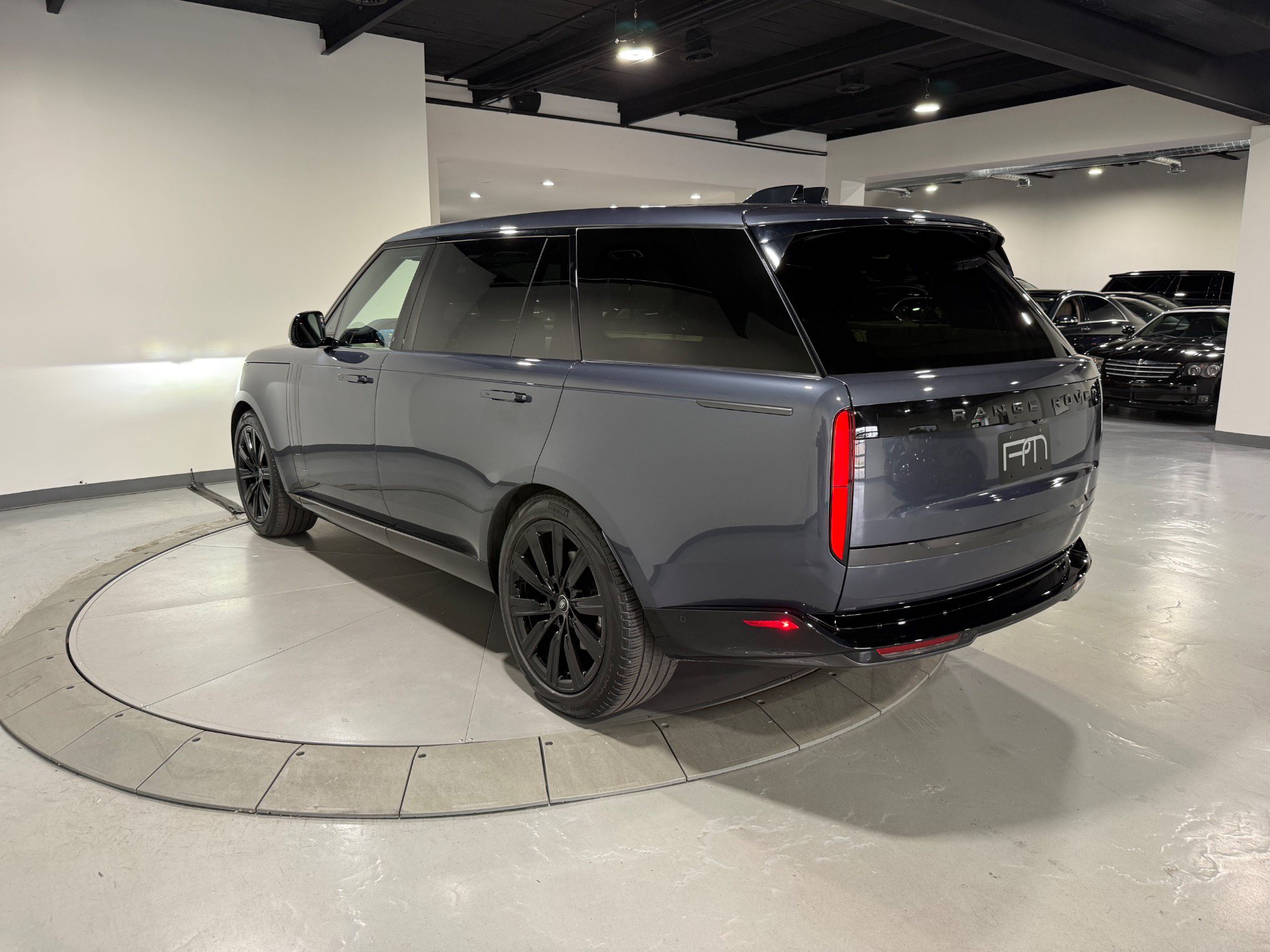 Used 2025 Land Rover Range Rover Long Wheelbase SE AWD/4WD image 9