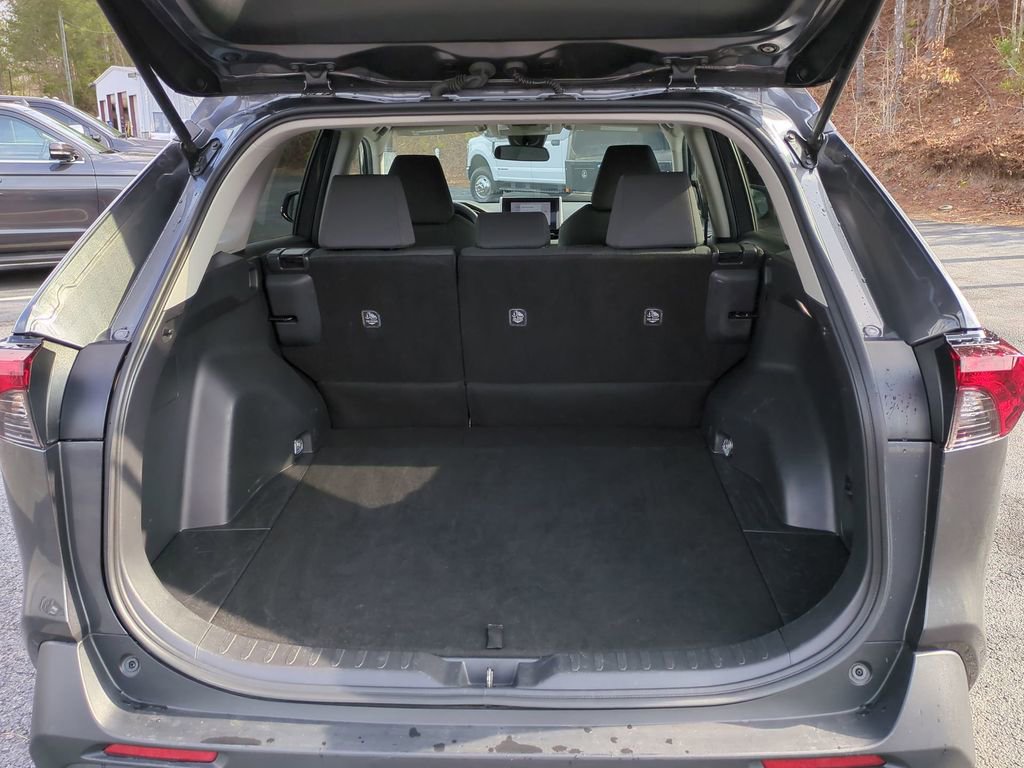 Used 2024 Toyota RAV4 XLE FWD image 15